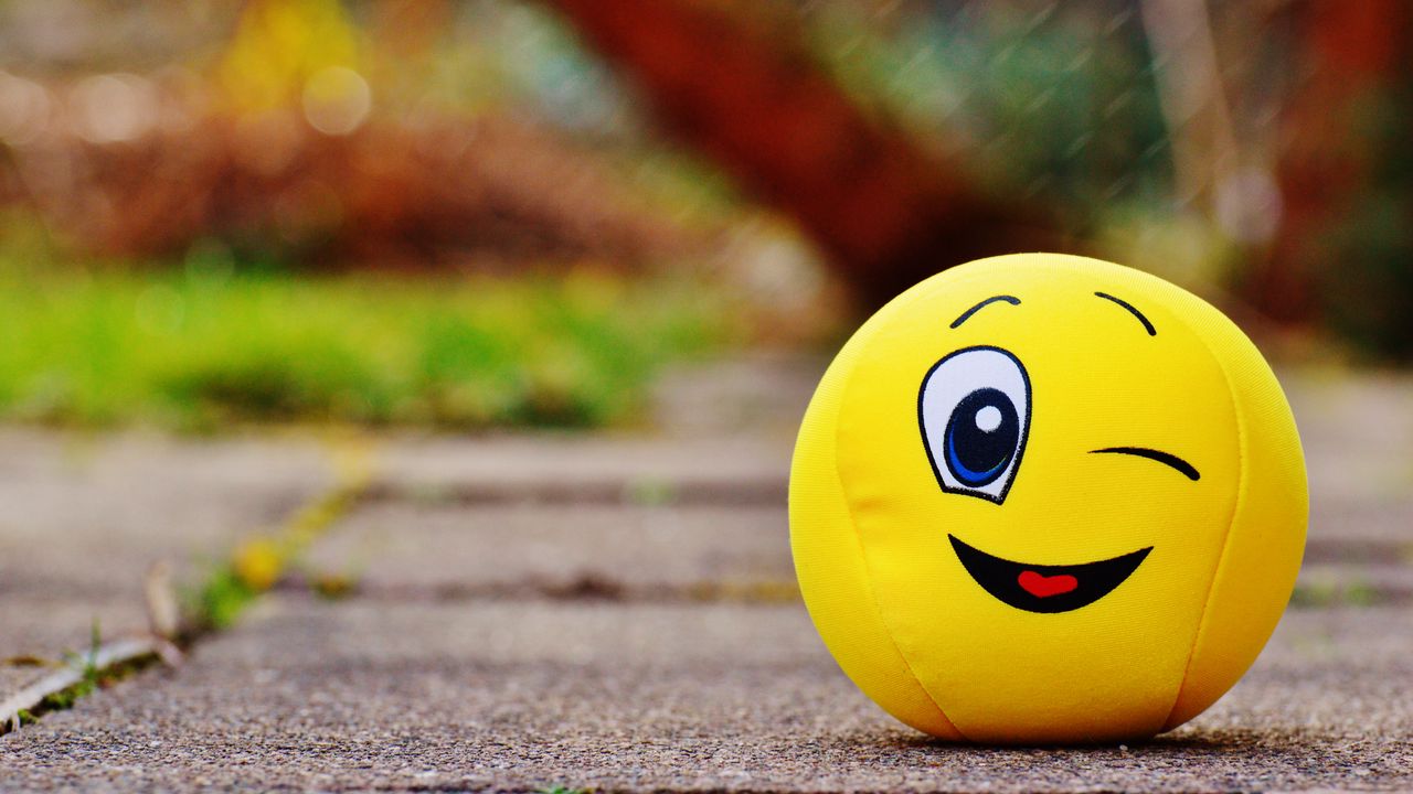 Wallpaper ball, smile, happy, toy