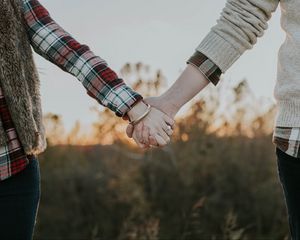 Preview wallpaper couple, hands, tenderness