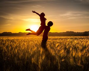 Preview wallpaper couple, love, sunset, field, grass, silhouettes