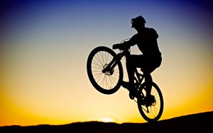 Preview wallpaper cyclist, bike, silhouette, twilight