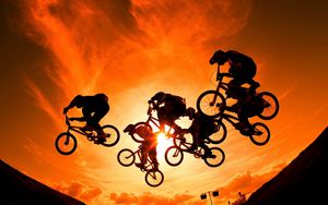 Preview wallpaper cyclists, sun, sky, sunset