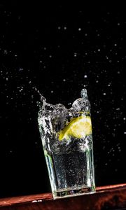 Preview wallpaper glass, lemon, spray, drops, liquid, water