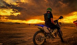 Preview wallpaper motorcyclist, motorcycle, sunset