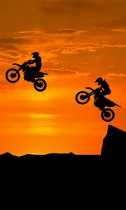 Preview wallpaper motorcyclist, silhouettes, trick, hill