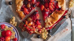 Preview wallpaper pie, pastries, berries, currants, dessert