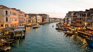 Preview wallpaper venice, canal, gondoliers, buildings