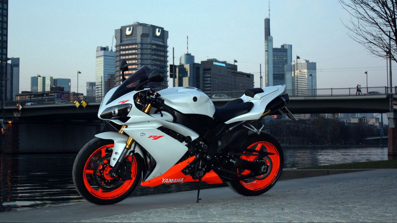 Wallpaper yamaha, r1, side view, city